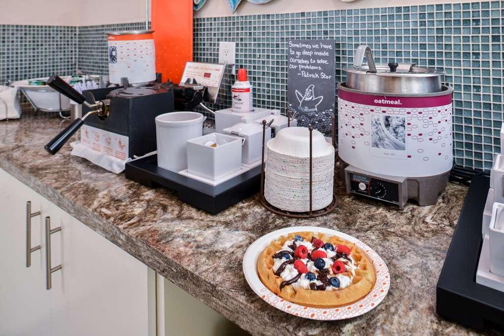 Hampton Inn Vero Beach Outlets Ресторан фото