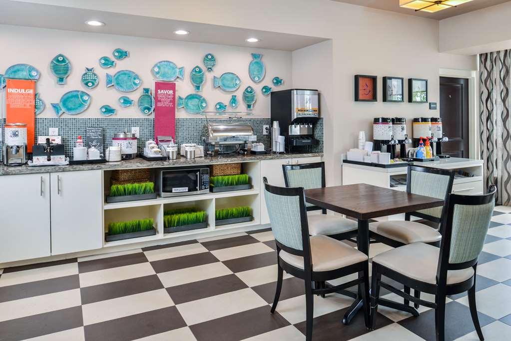 Hampton Inn Vero Beach Outlets Ресторан фото